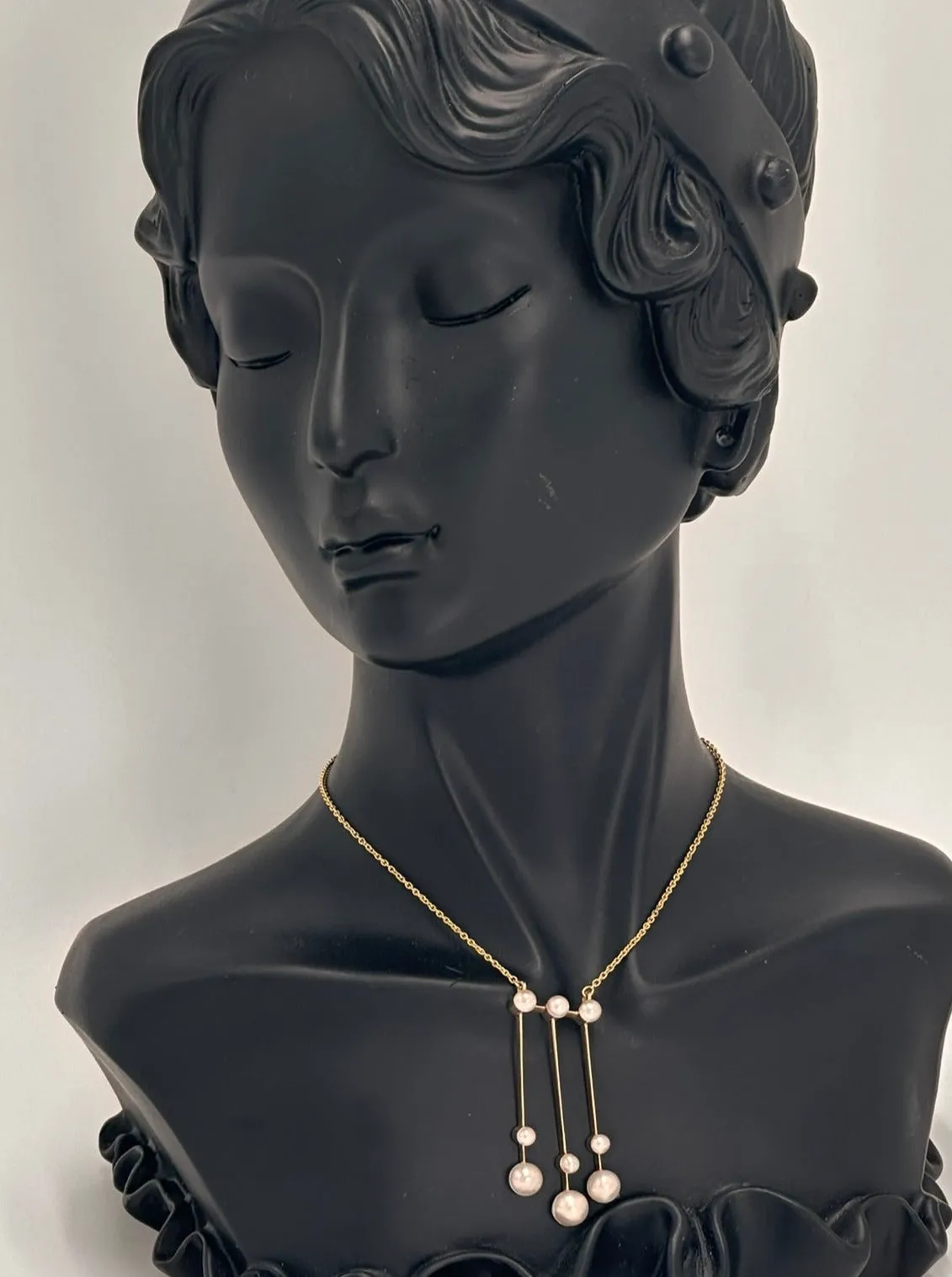 Timeless Elegance - Exquisite 9ct Yellow Gold Pearl Necklace