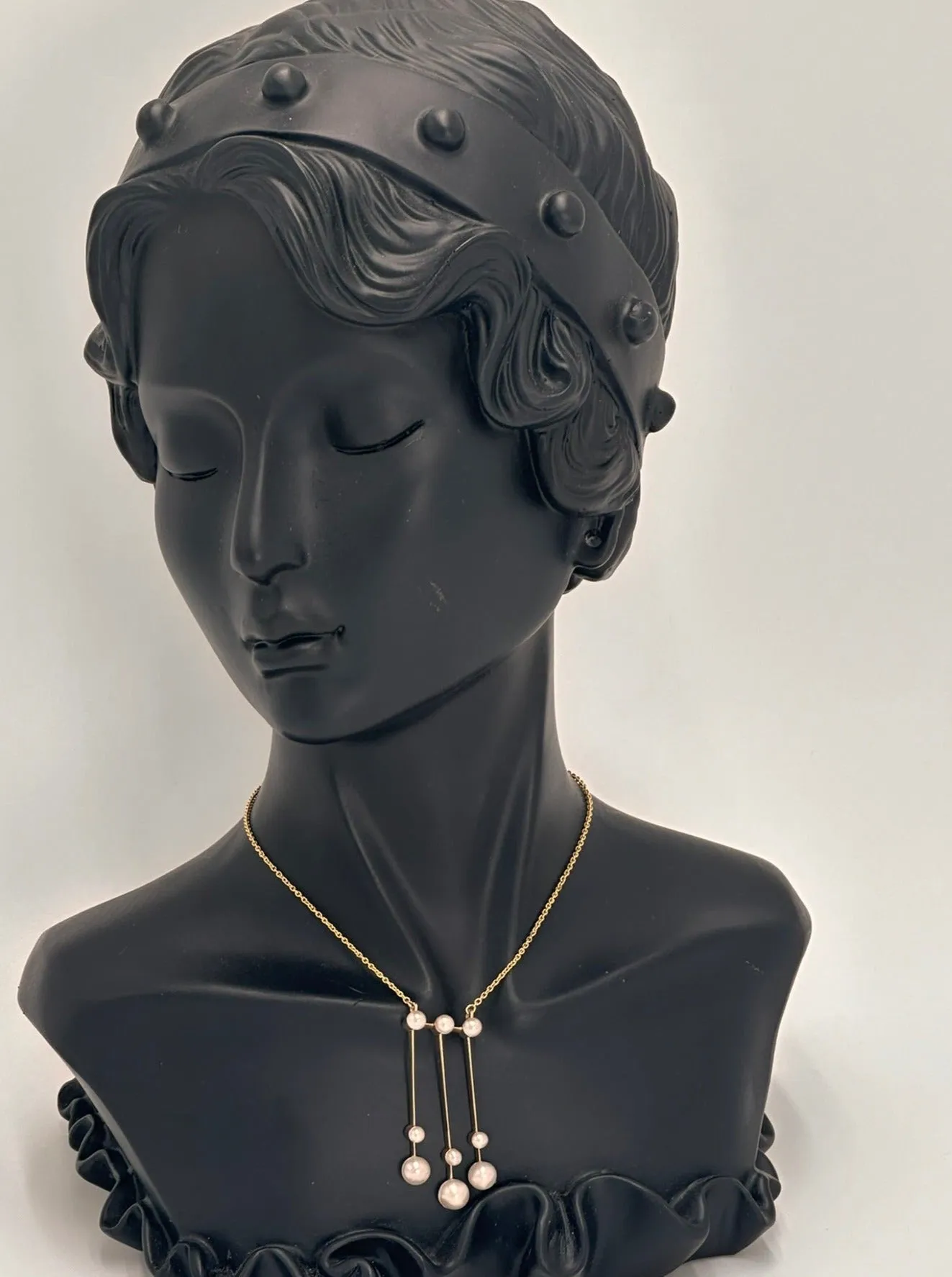 Timeless Elegance - Exquisite 9ct Yellow Gold Pearl Necklace